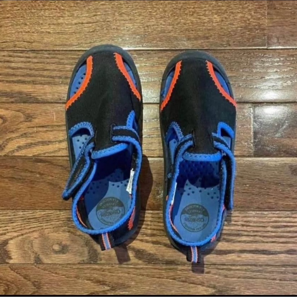 OSHKOSH BLACK/BLUE WATER SHOES